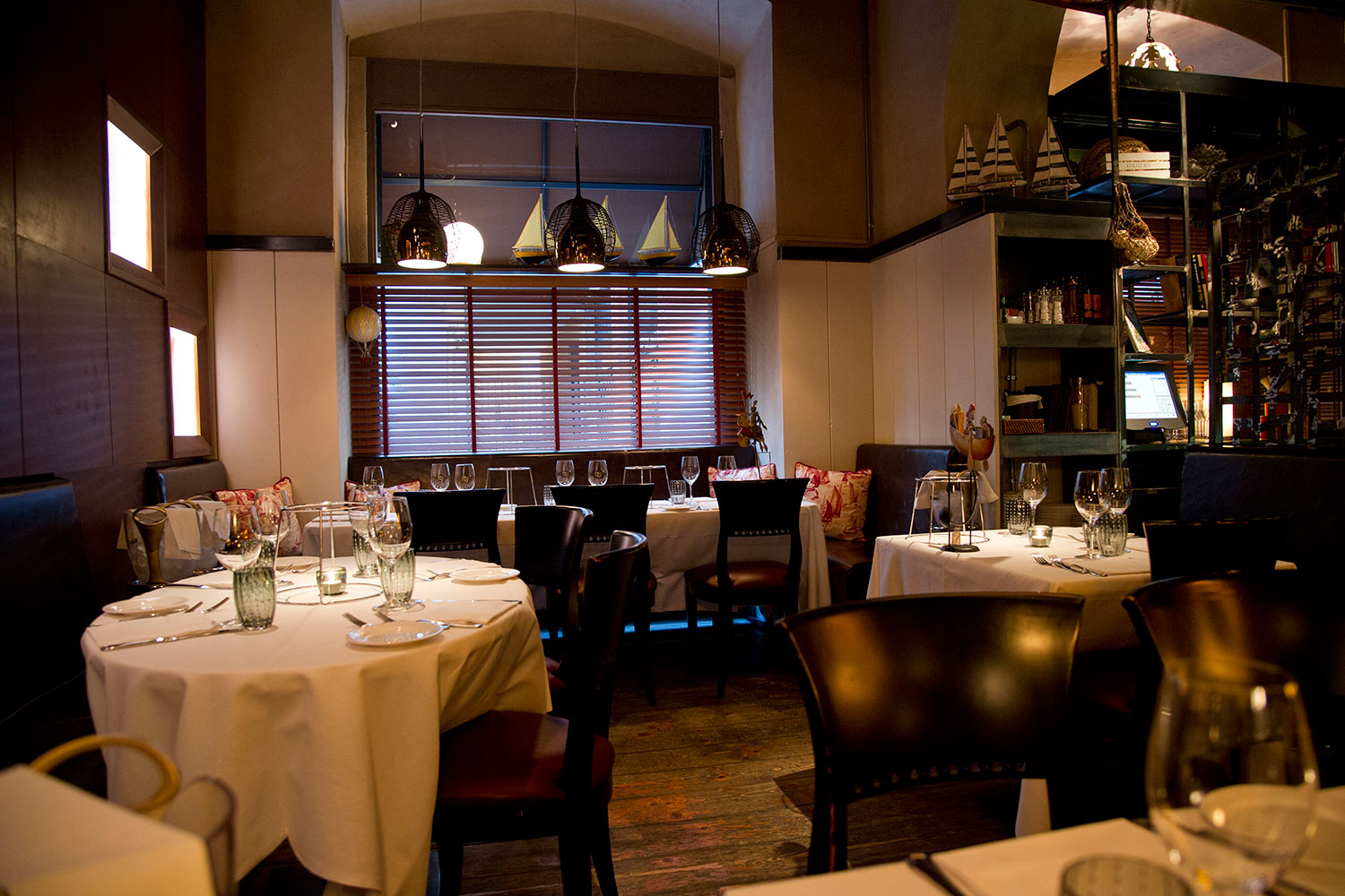 Lilluminazione nel ristorante: non sottovalutiamone limportanza ... Arredare un ristorante